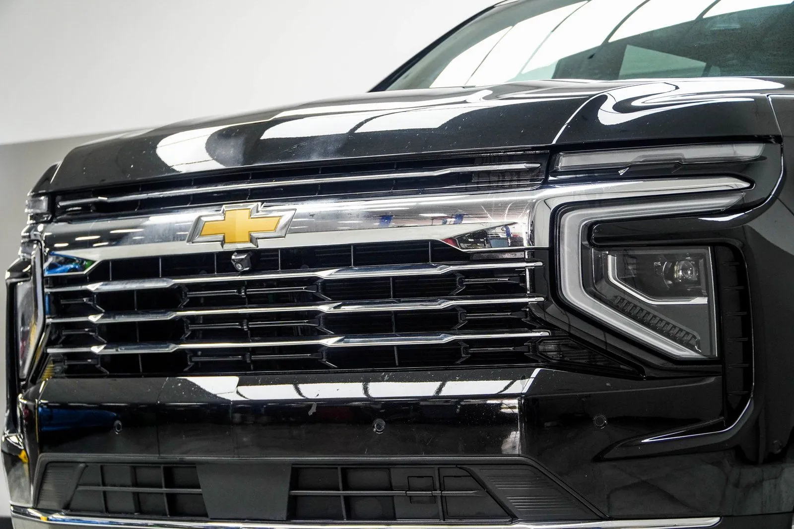 2025 Chevrolet Suburban LT, photo 1