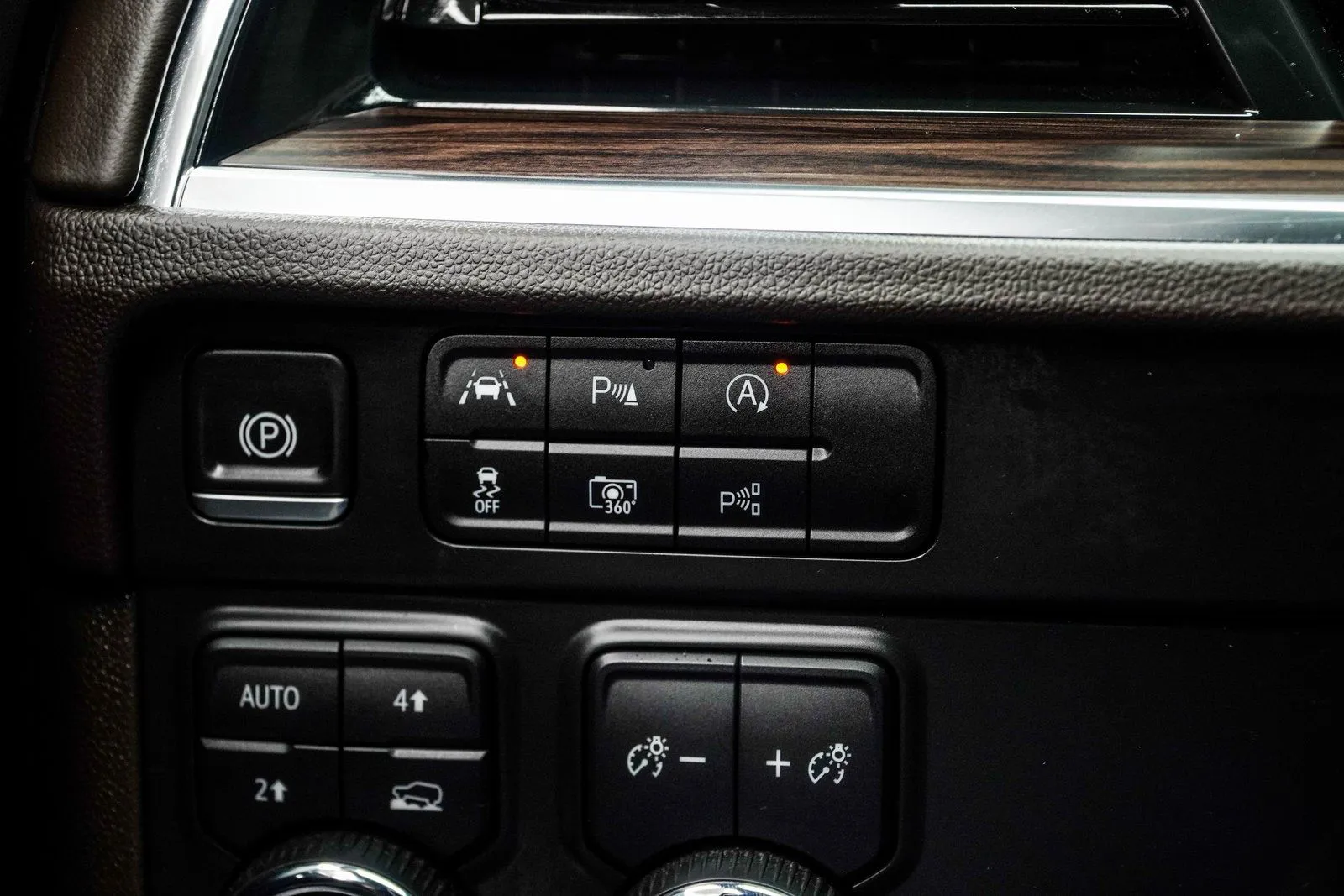 2025 Chevrolet Suburban LT, photo 32