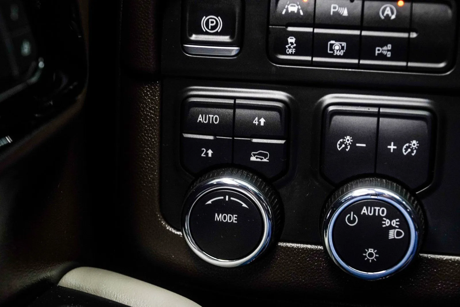 2025 Chevrolet Suburban LT, photo 33