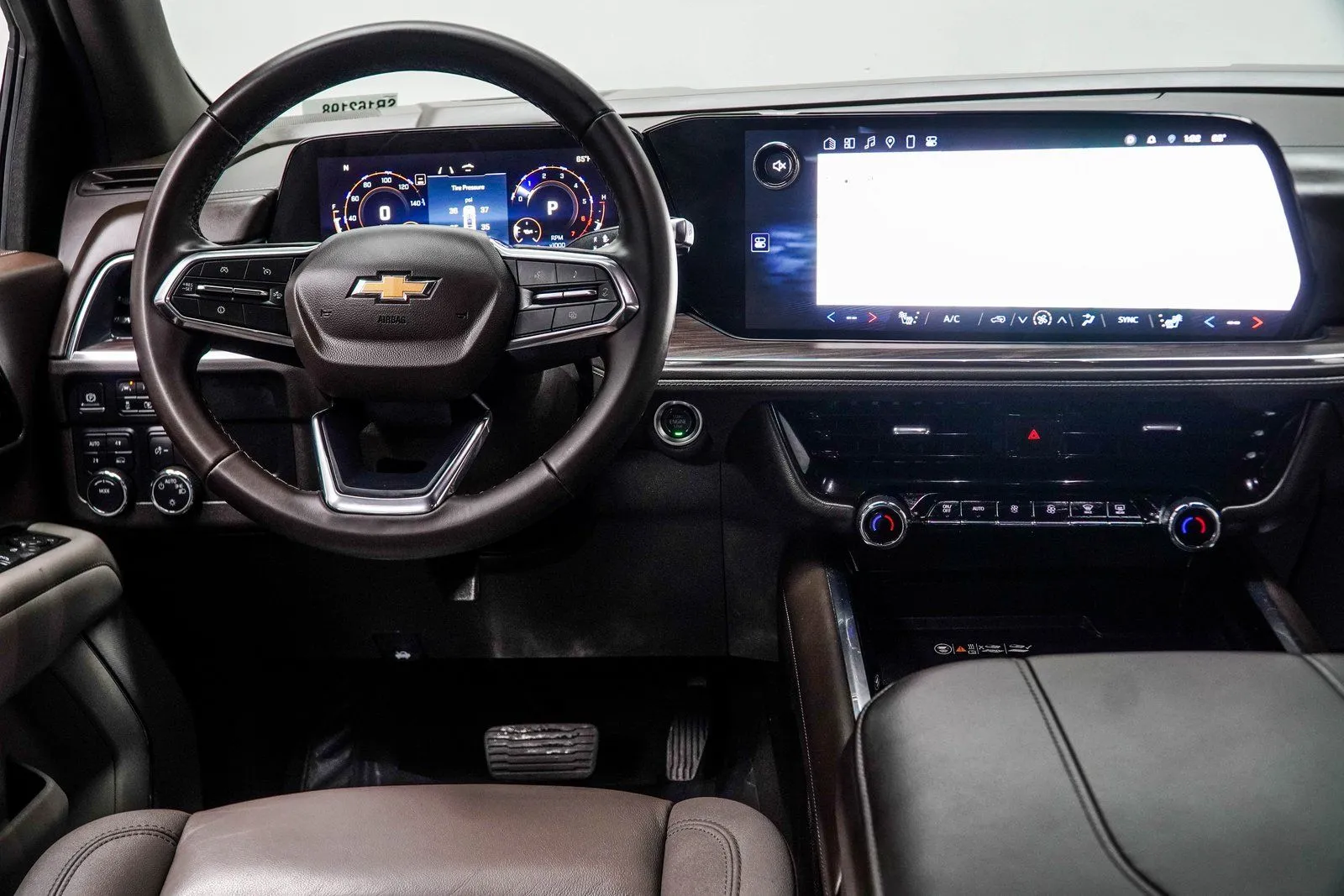 2025 Chevrolet Suburban LT, photo 17