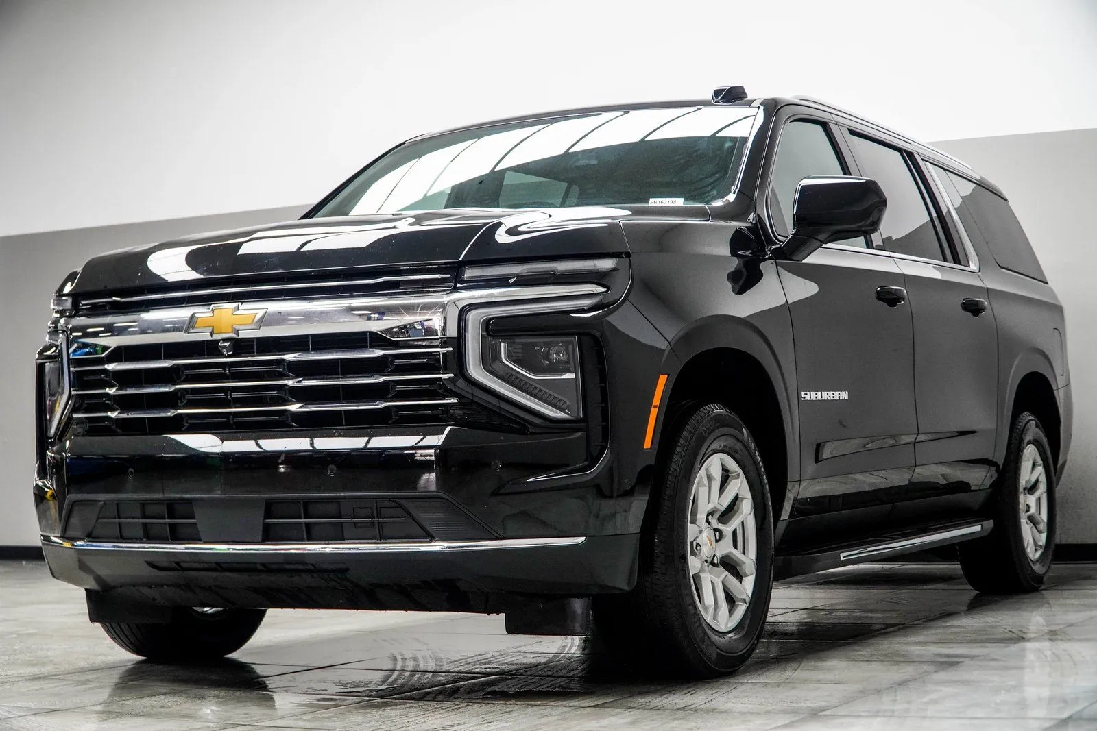 2025 Chevrolet Suburban LT, photo 8