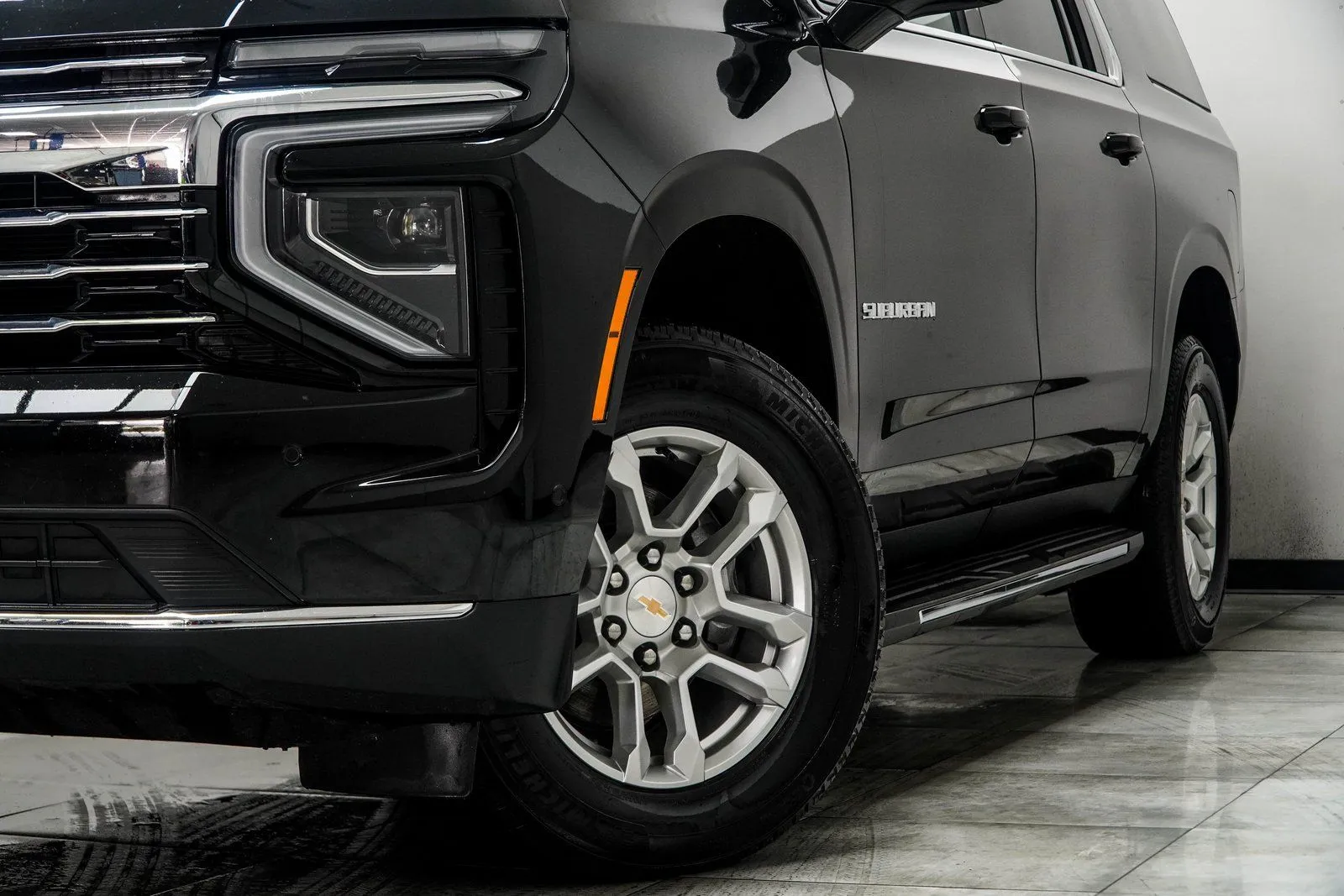 2025 Chevrolet Suburban LT, photo 2