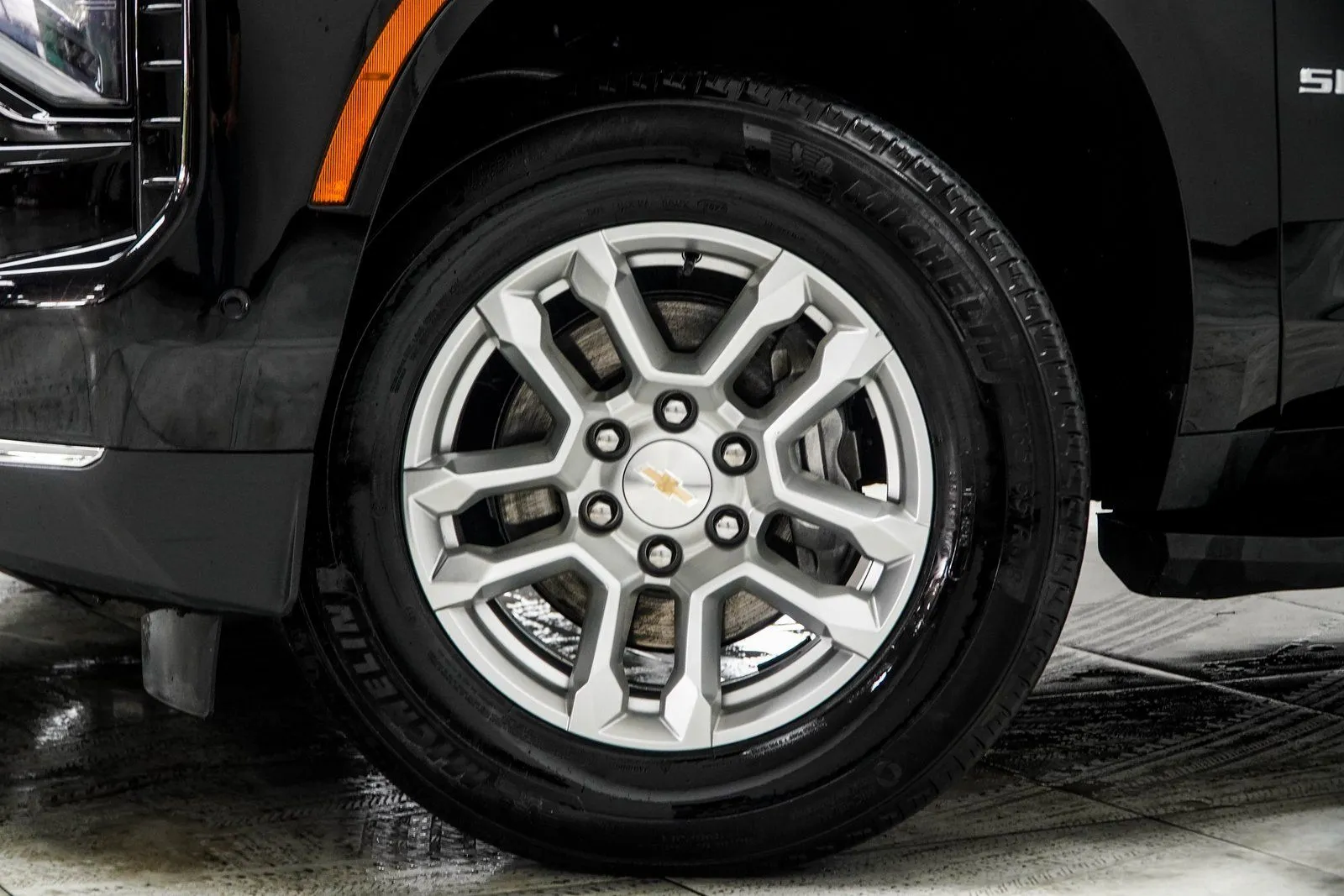 2025 Chevrolet Suburban LT, photo 5