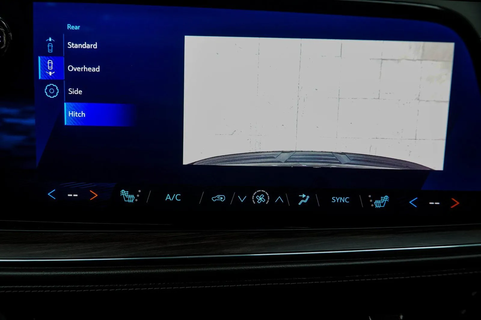 2025 Chevrolet Suburban LT, photo 28