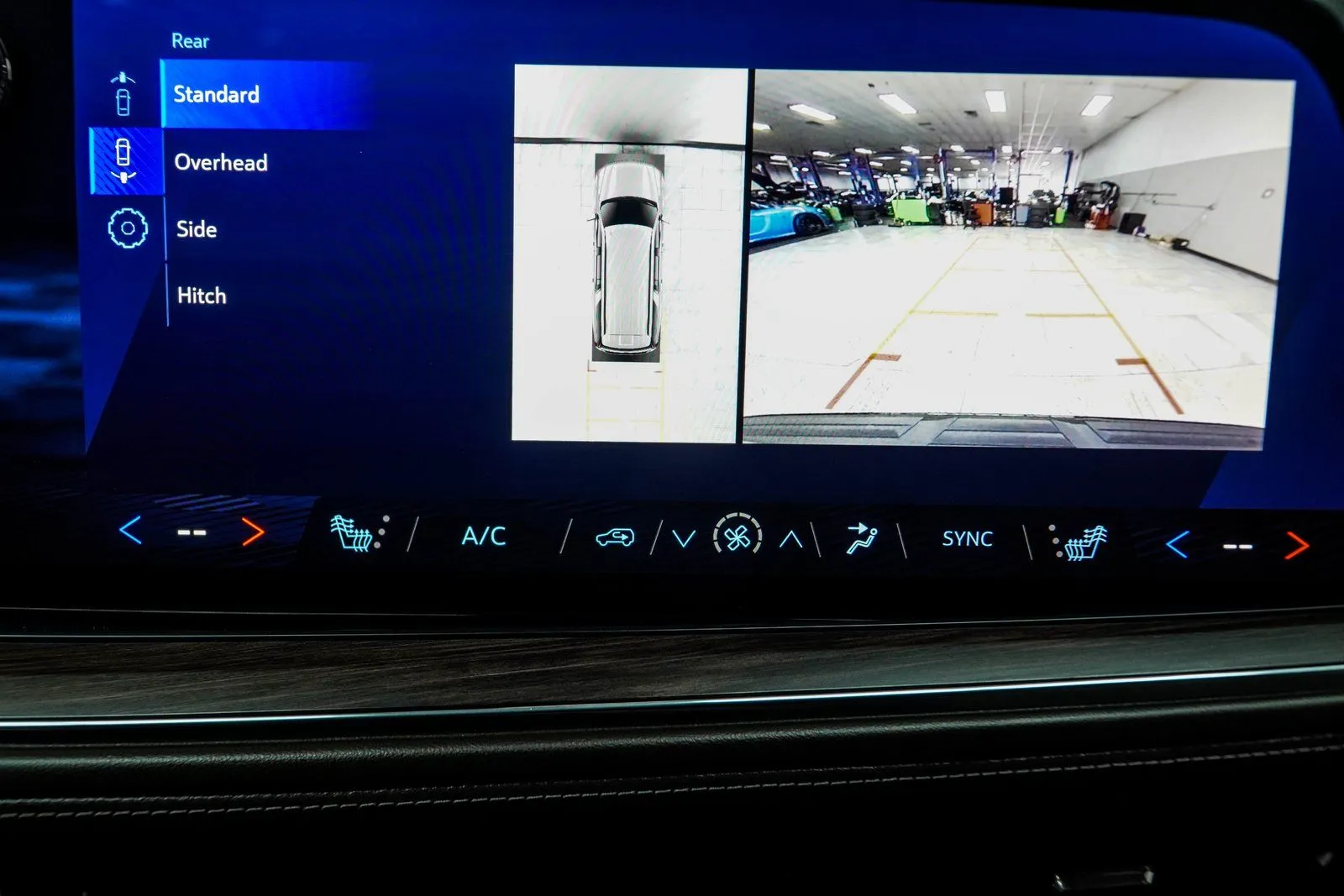 2025 Chevrolet Suburban LT, photo 25