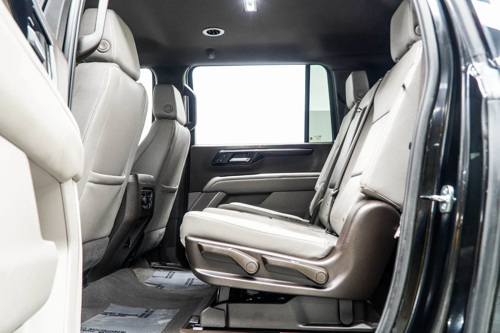 2025 Chevrolet Suburban LT, photo 40