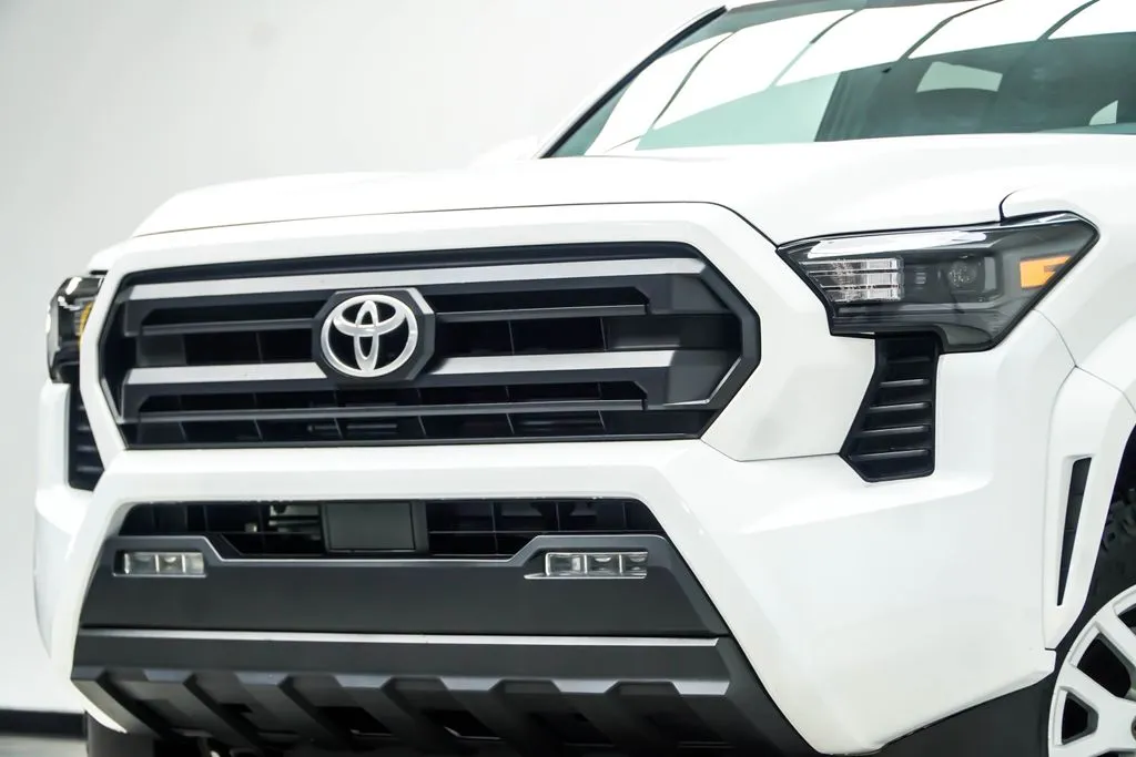 2024 Toyota Tacoma SR5, photo 1