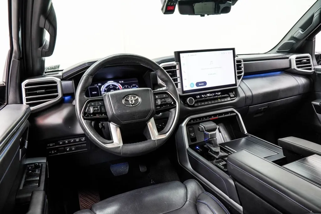 2024 Toyota Sequoia Platinum, photo 2