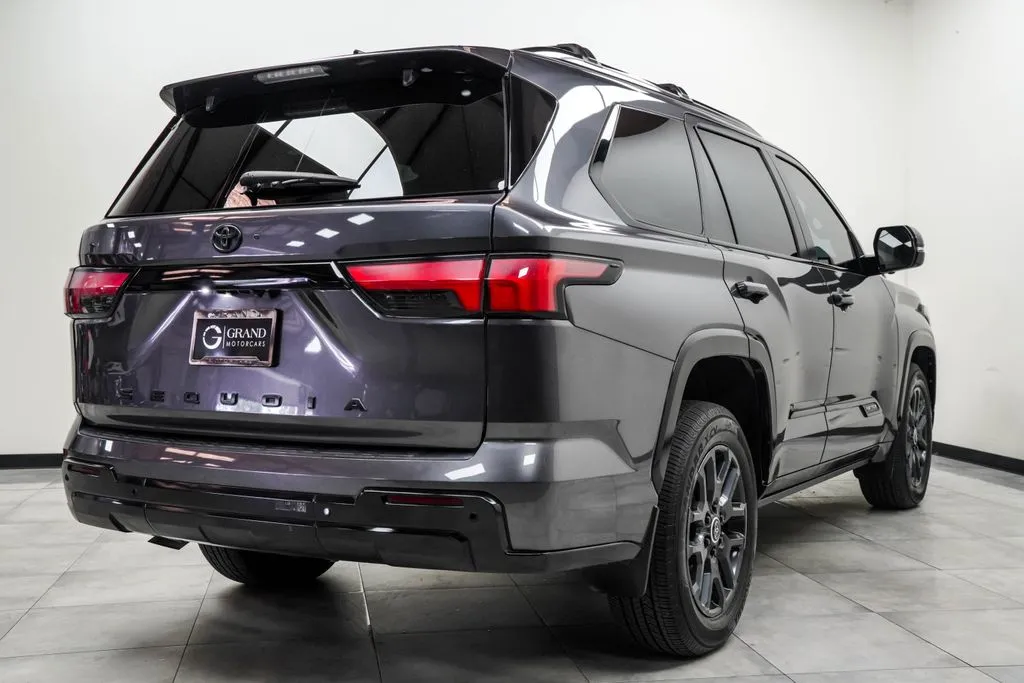 2024 Toyota Sequoia Platinum, photo 9