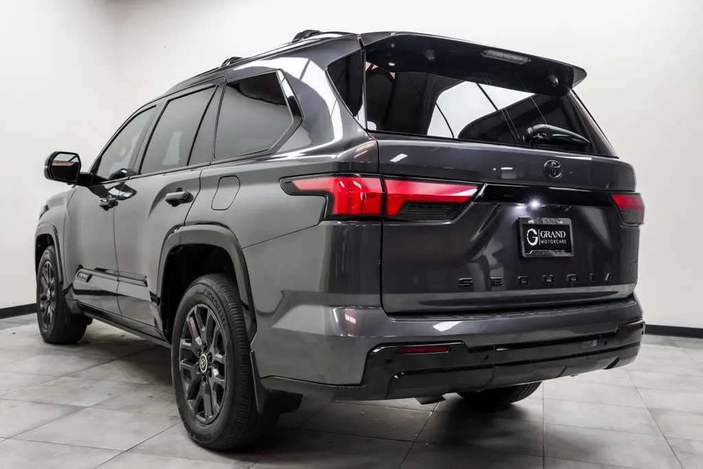 2024 Toyota Sequoia Platinum, photo 8