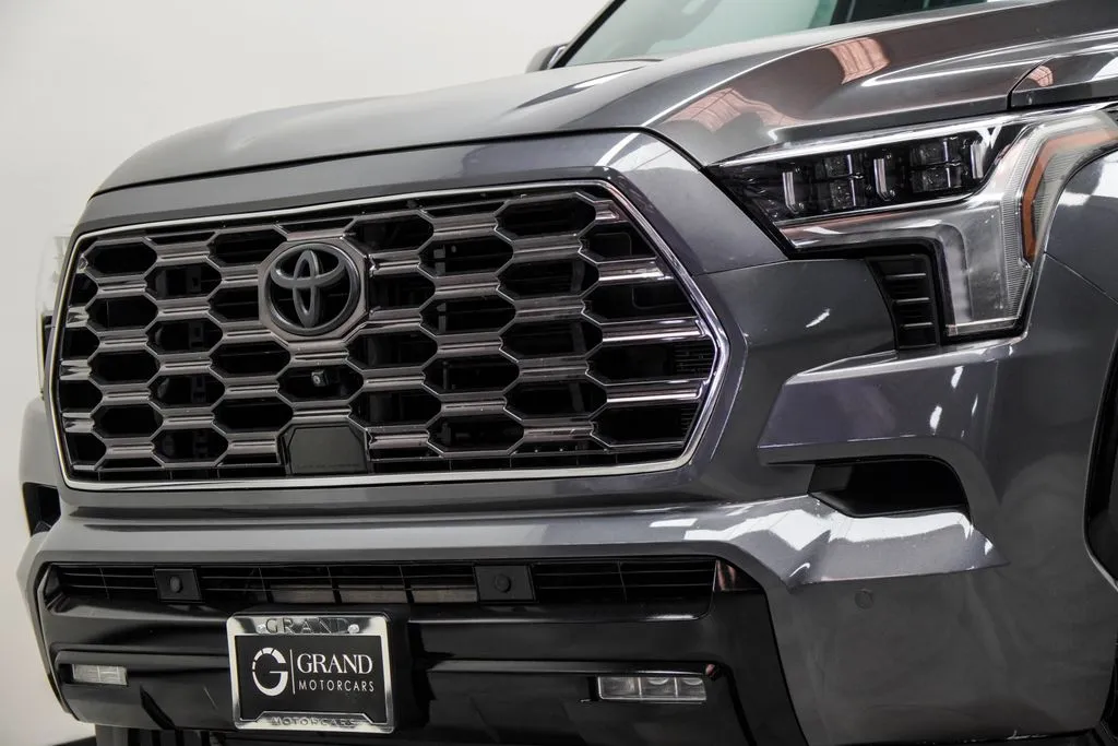 2024 Toyota Sequoia Platinum, photo 1