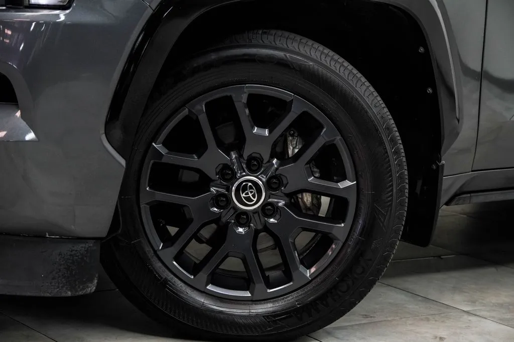 2024 Toyota Sequoia Platinum, photo 3