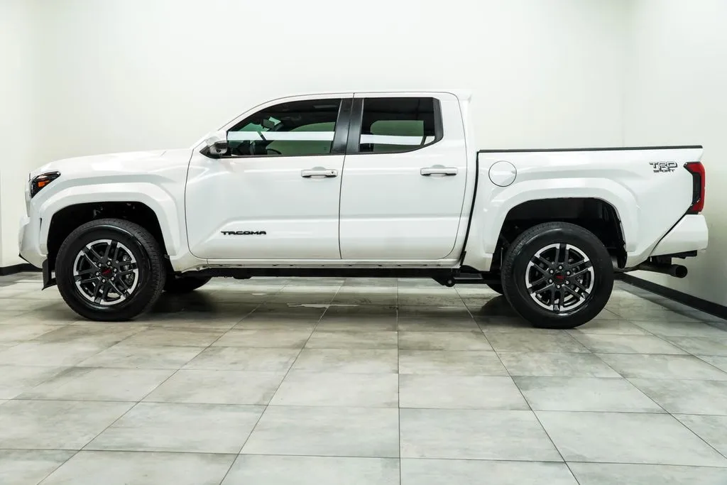 2025 Toyota Tacoma TRD Sport, photo 8