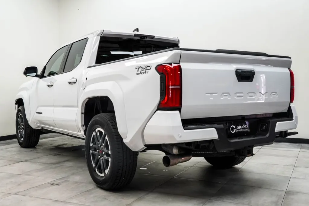2025 Toyota Tacoma TRD Sport, photo 10