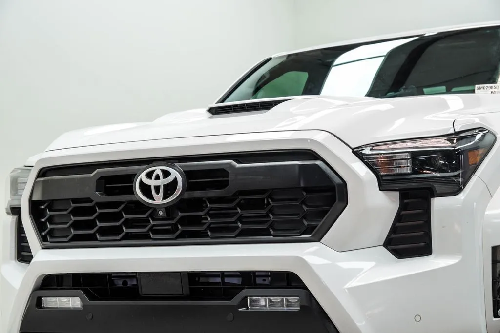 2025 Toyota Tacoma TRD Sport, photo 2