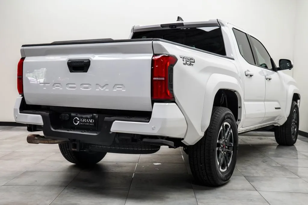 2025 Toyota Tacoma TRD Sport, photo 11