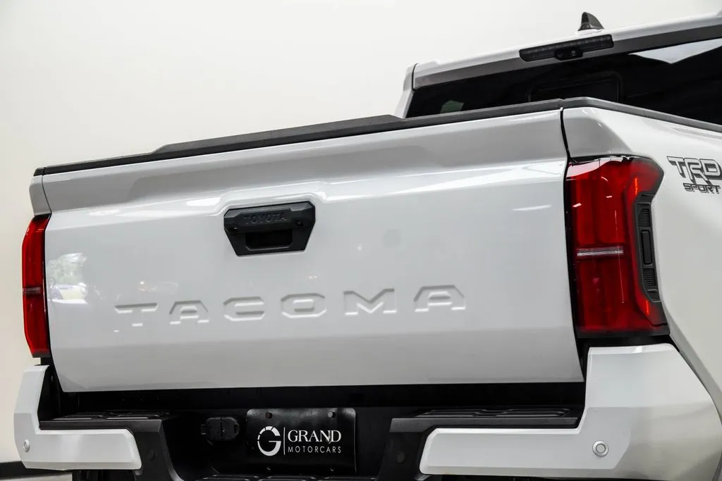 2025 Toyota Tacoma TRD Sport, photo 12