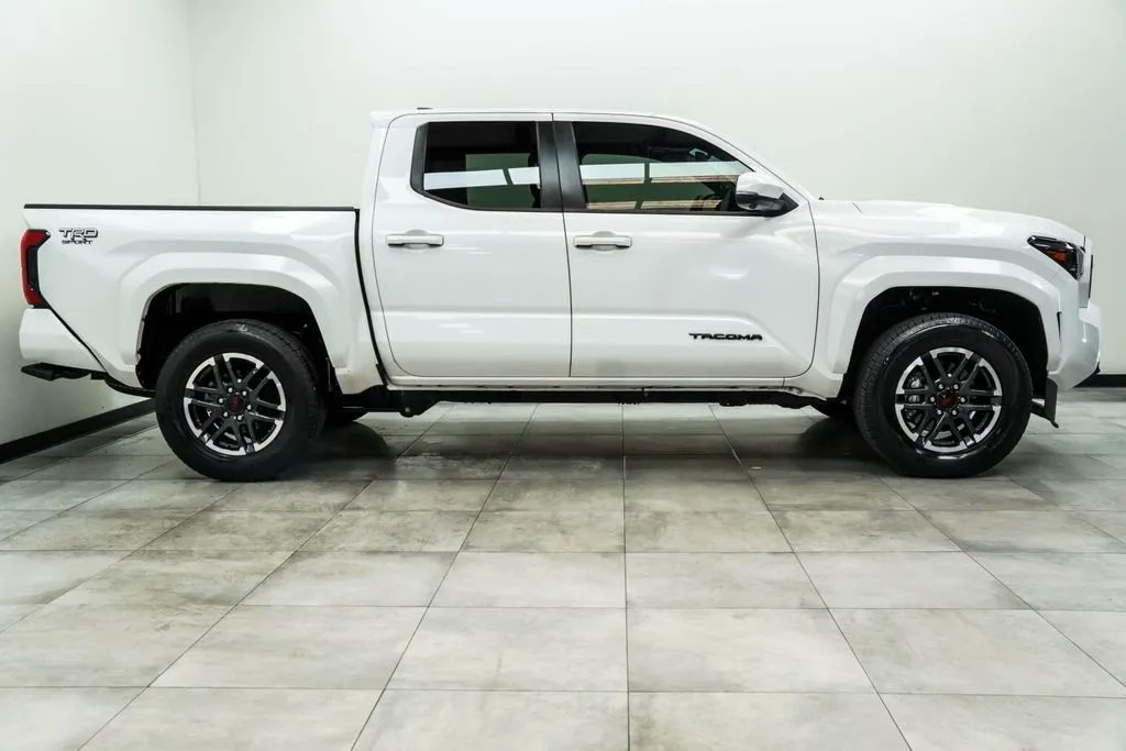 2025 Toyota Tacoma TRD Sport, photo 6