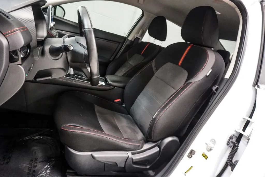 2022 Nissan Sentra SR, photo 3