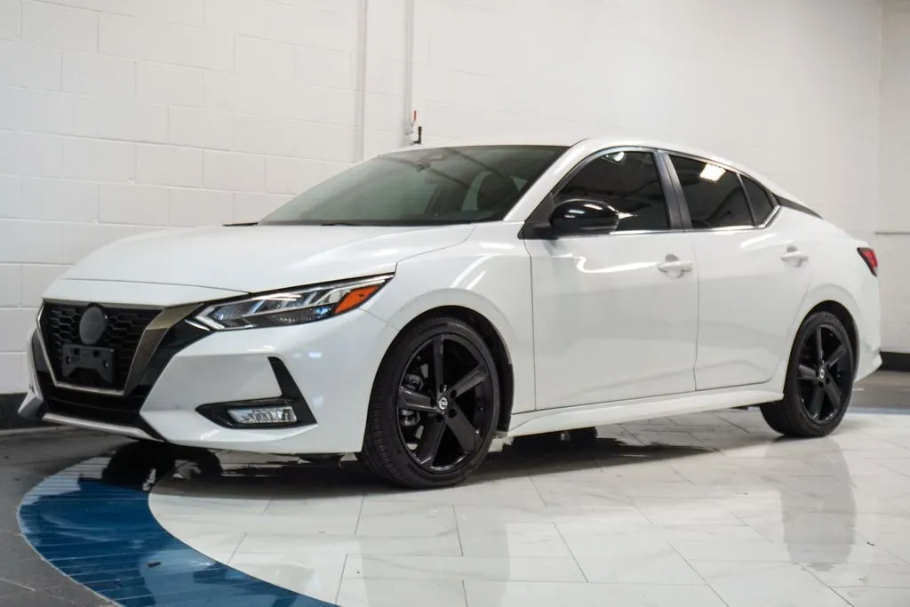 2022 Nissan Sentra SR, photo 1