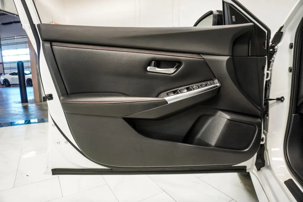 2022 Nissan Sentra SR, photo 11