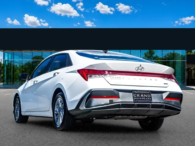 2024 Hyundai Elantra Hybrid Blue, photo 4