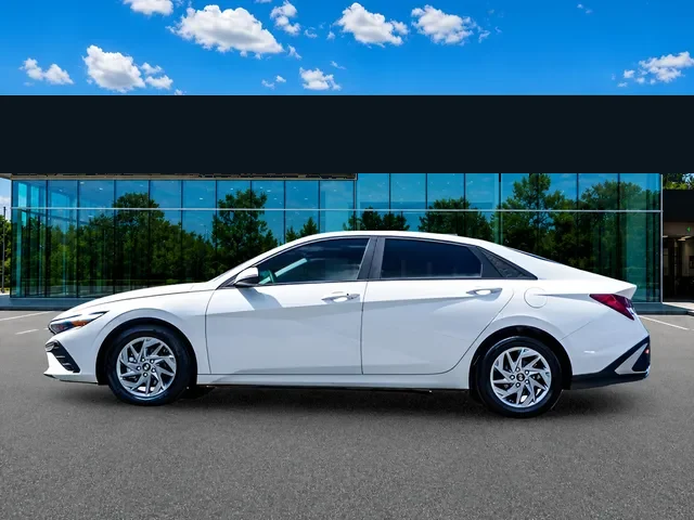 2024 Hyundai Elantra Hybrid Blue, photo 3
