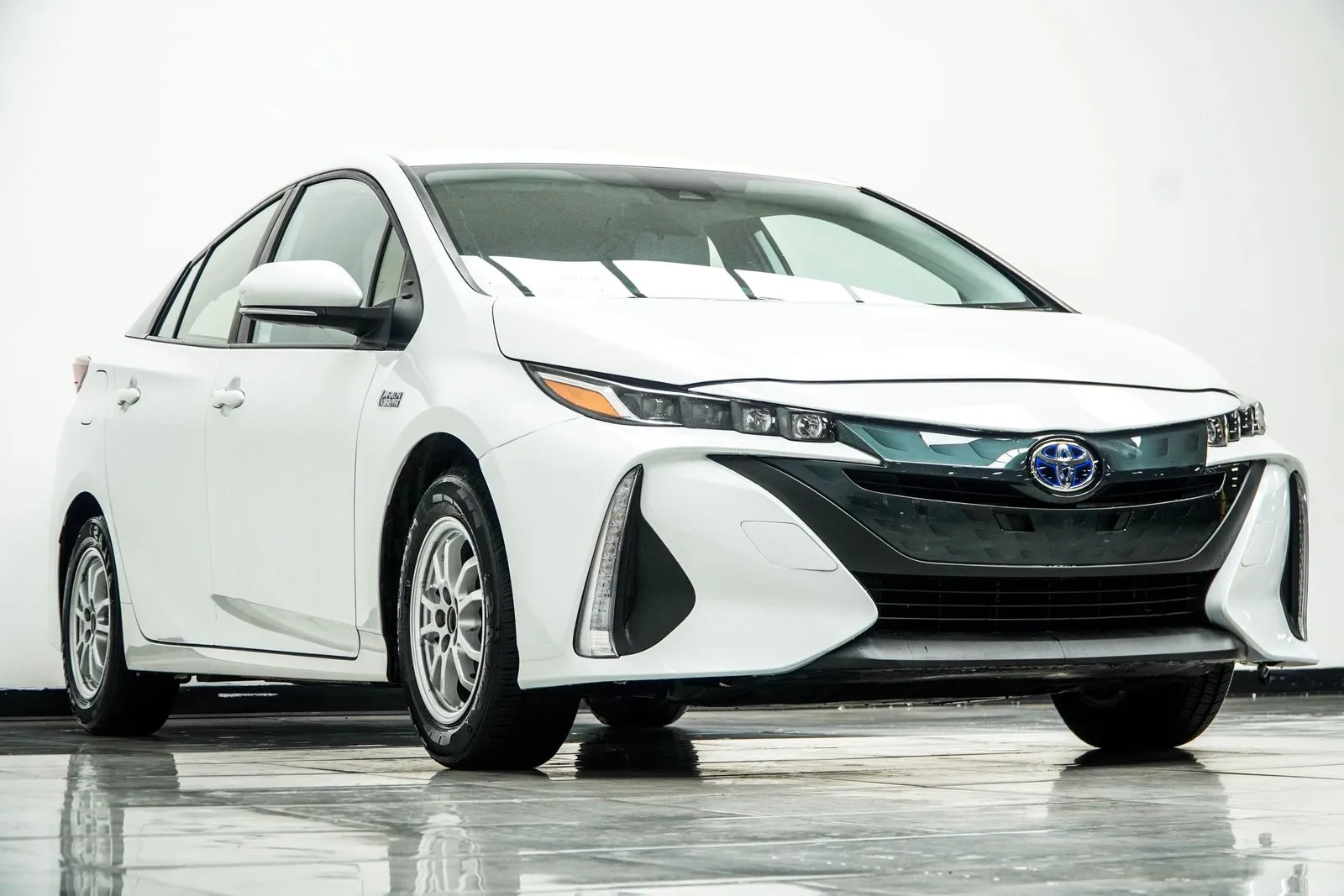 2021 Toyota Prius Prime XLE, photo 2