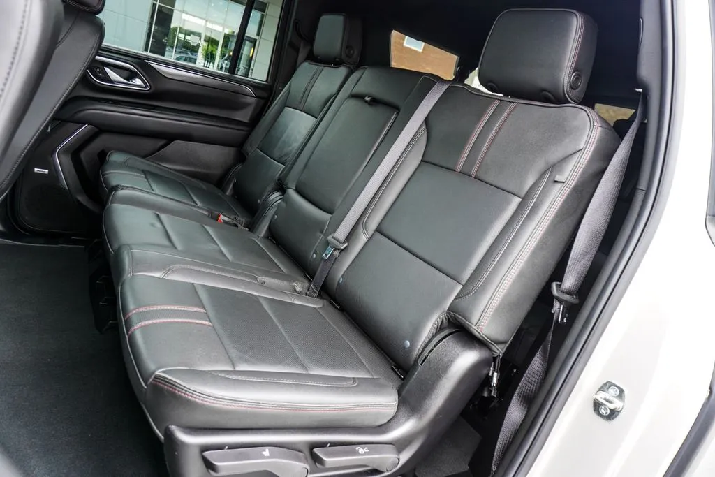 2024 Chevrolet Suburban RST, photo 4