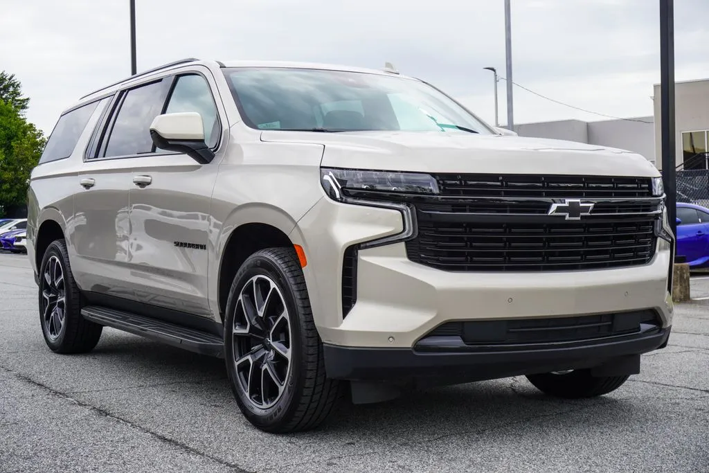 2024 Chevrolet Suburban RST, photo 2