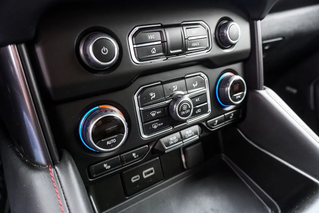 2024 Chevrolet Suburban RST, photo 19