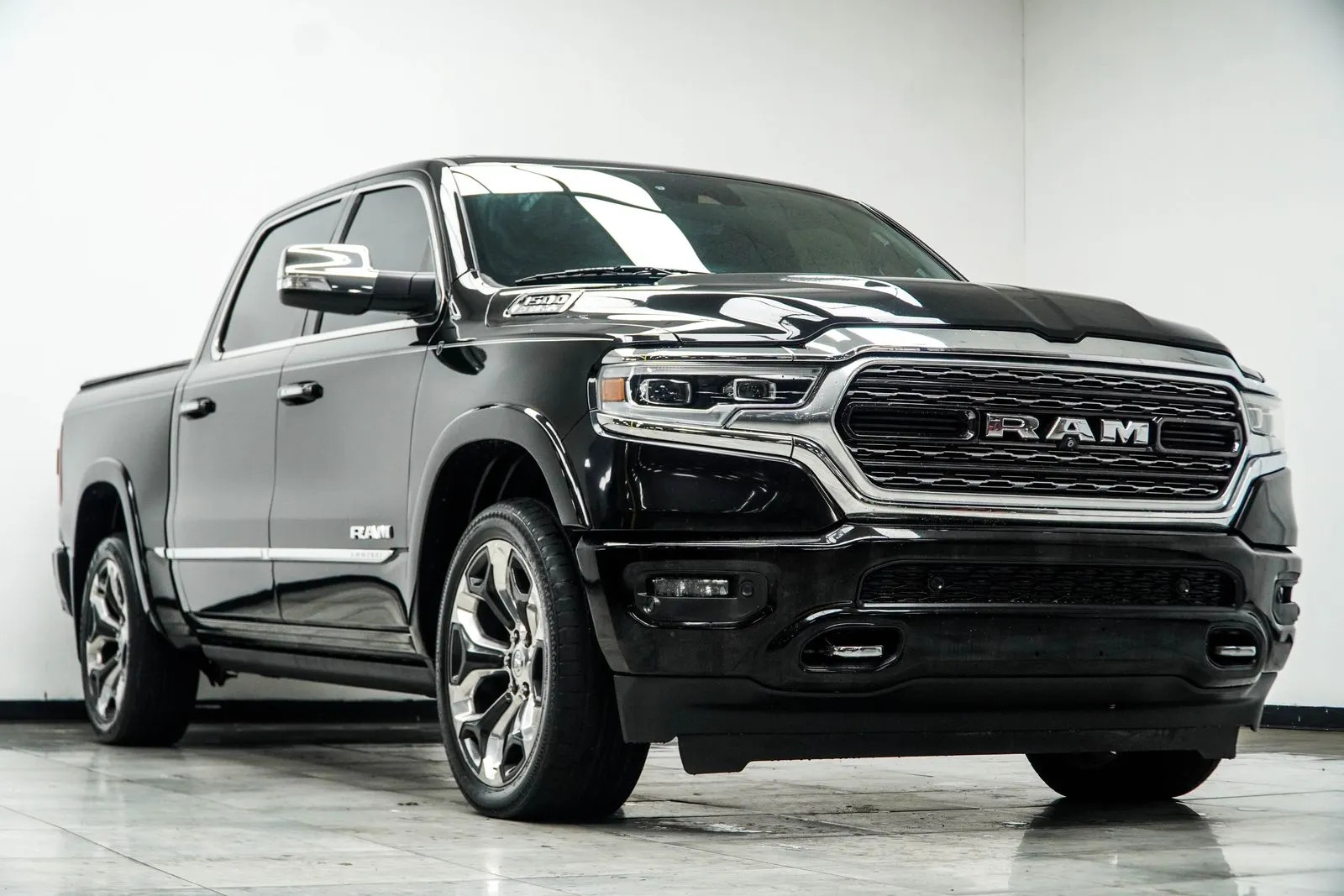2019 Ram 1500 Limited, photo 3
