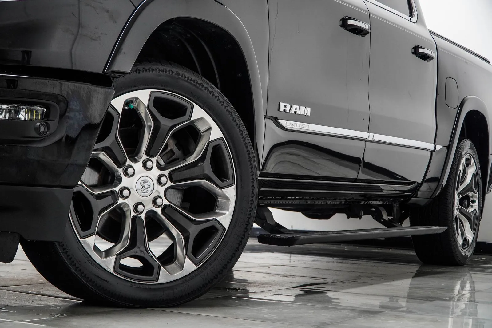 2019 Ram 1500 Limited, photo 2