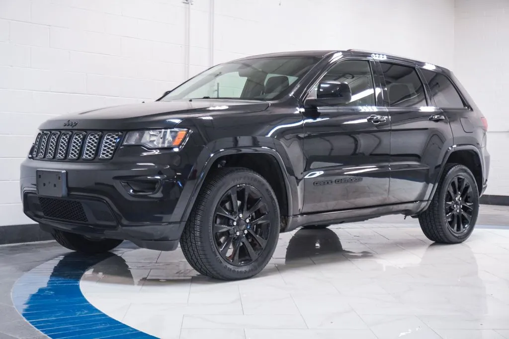 2018 Jeep Grand Cherokee Altitude, photo 2