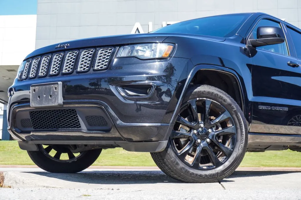 2018 Jeep Grand Cherokee Altitude, photo 1