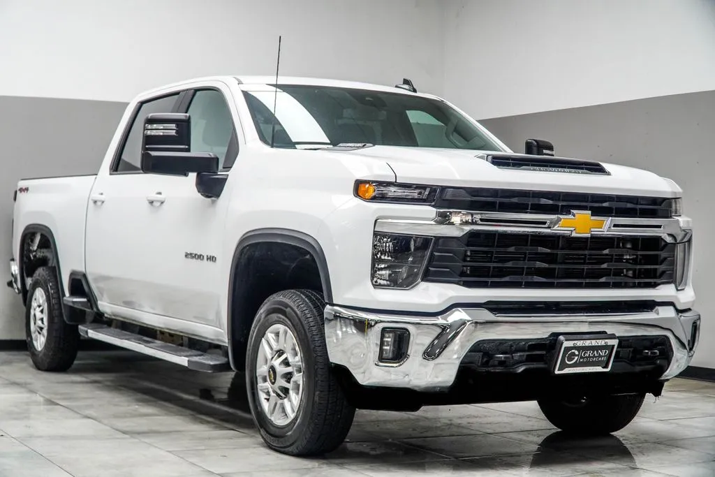 2025 Chevrolet Silverado 2500 HD LT, photo 3