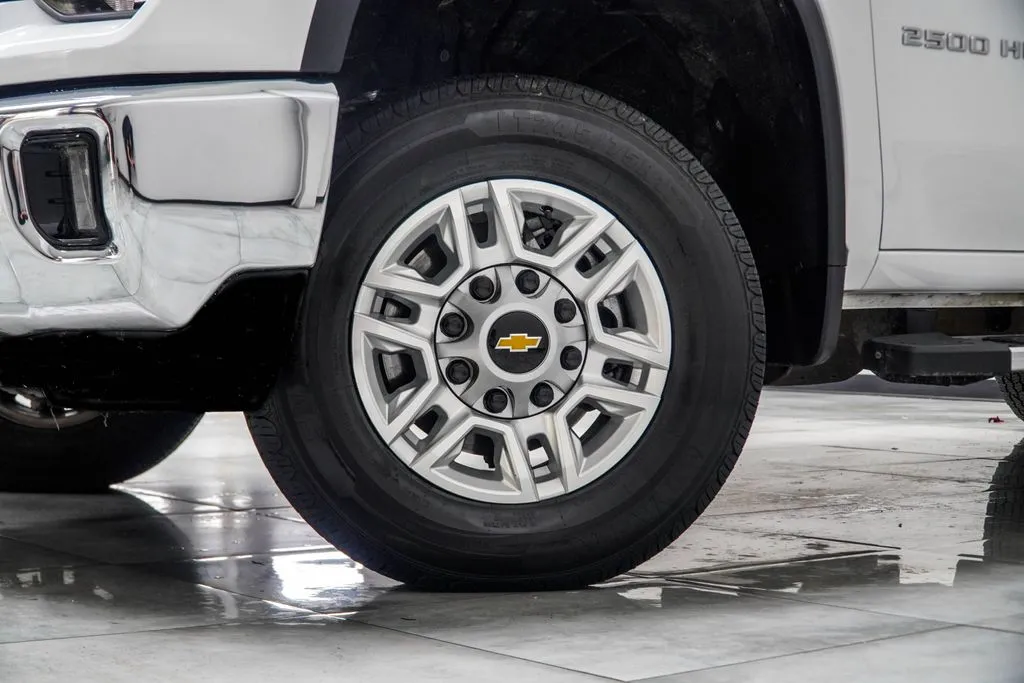 2025 Chevrolet Silverado 2500 HD LT, photo 2