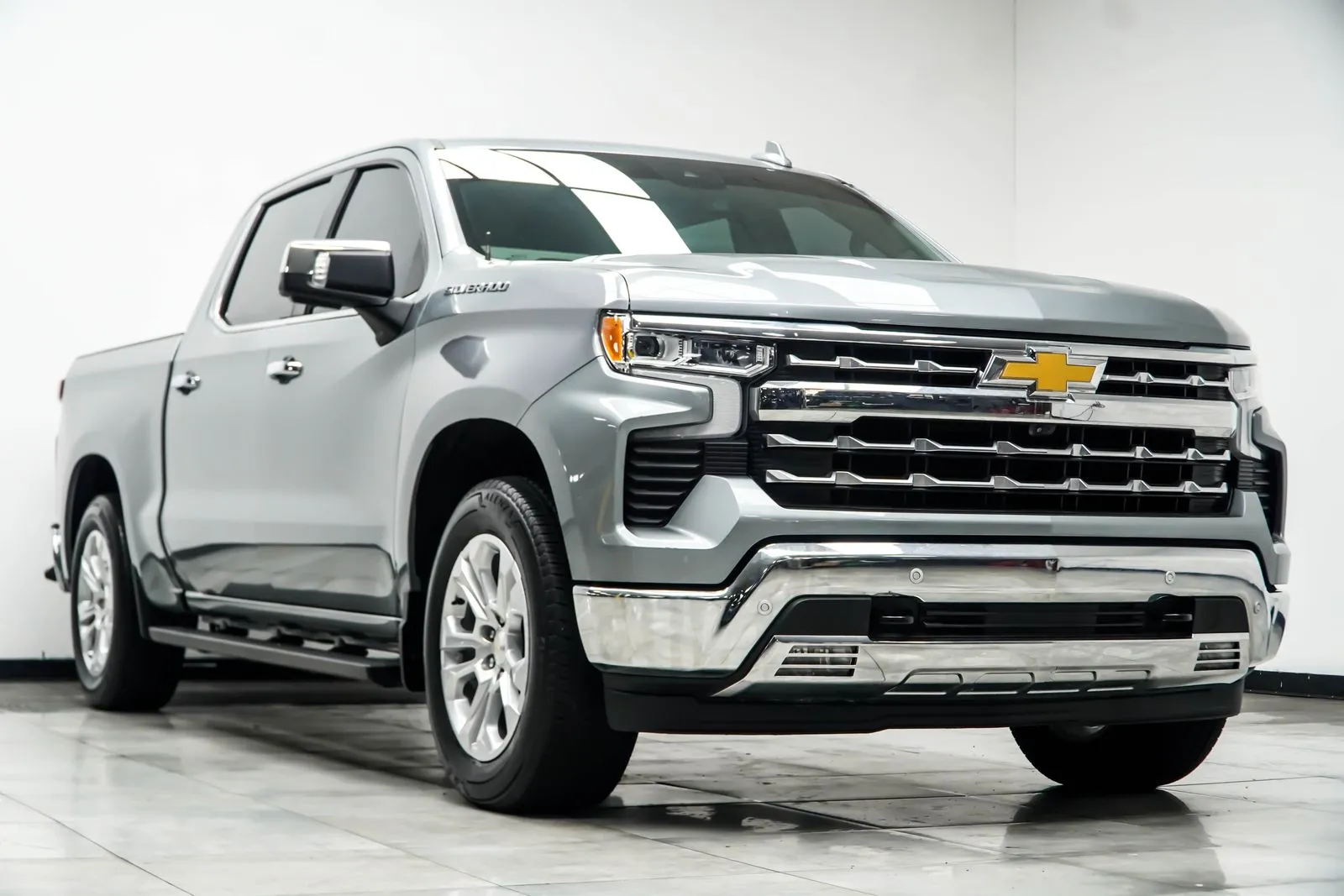 2024 Chevrolet Silverado 1500 LTZ, photo 2