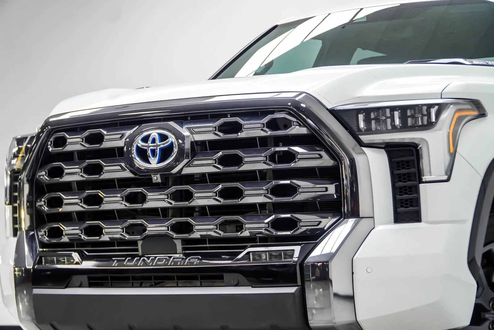 2022 Toyota Tundra Hybrid Platinum
