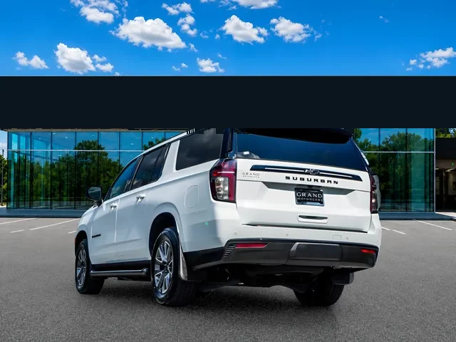 2023 Chevrolet Suburban Z71, photo 4