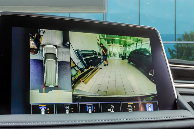 2023 Chevrolet Suburban Z71, photo 31
