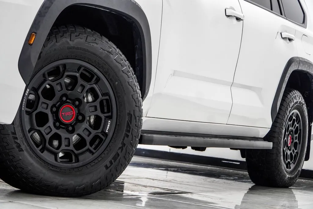 2023 Toyota Sequoia TRD Pro, photo 2