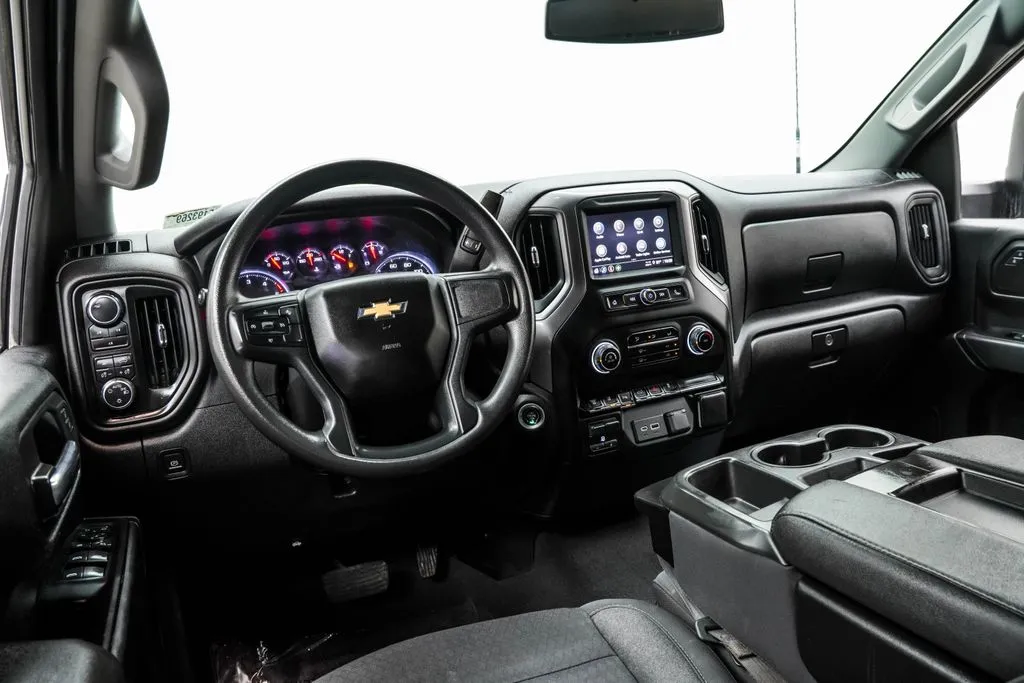 2024 Chevrolet Silverado 2500 HD Custom, photo 3