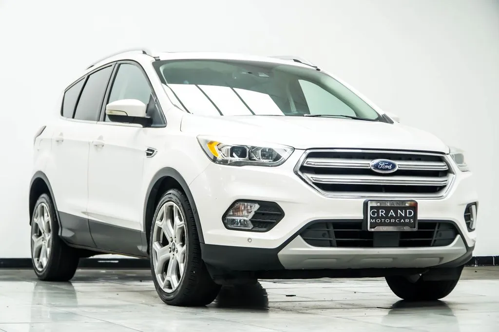 2019 Ford Escape Titanium, photo 2