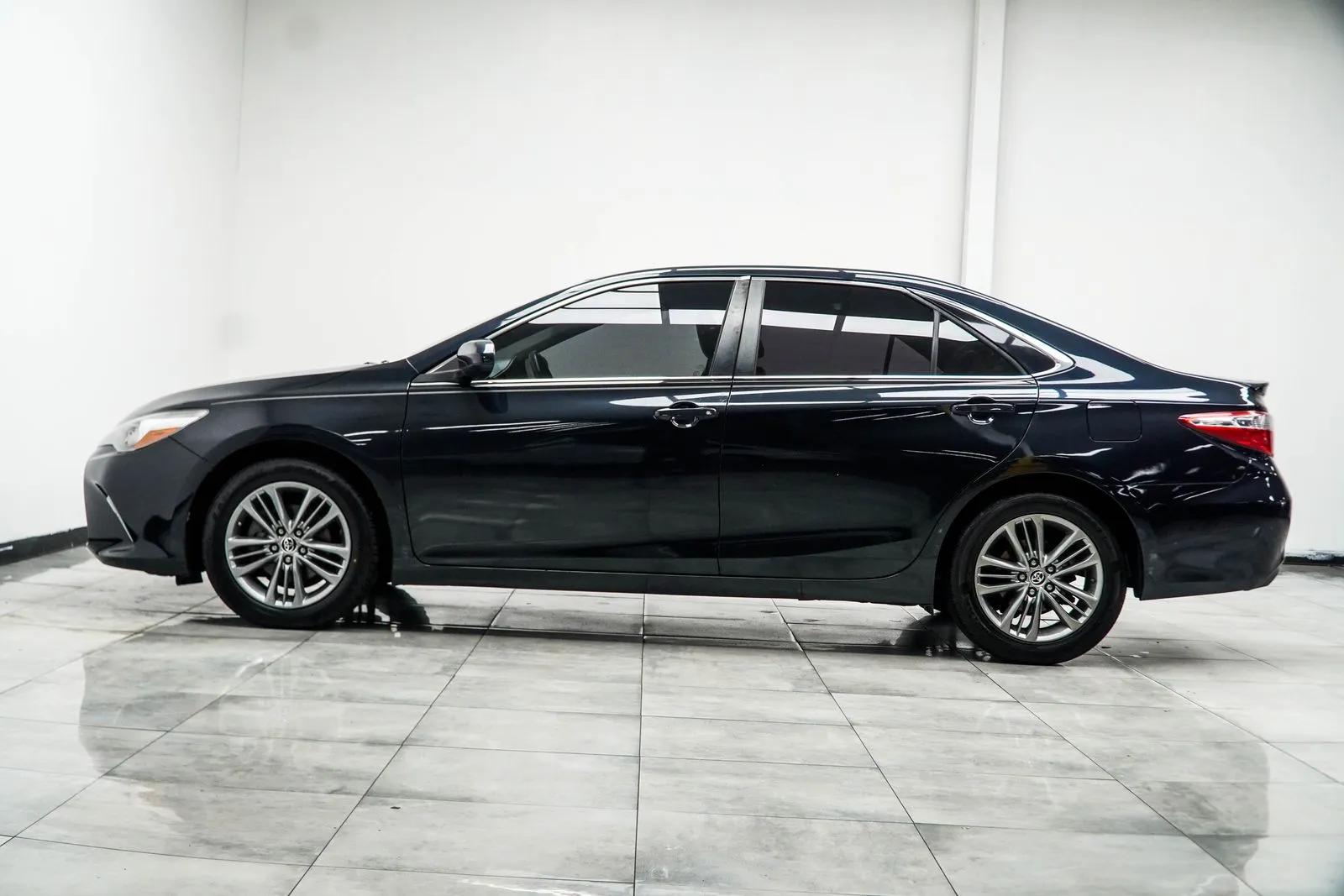 2015 Toyota Camry SE, photo 8