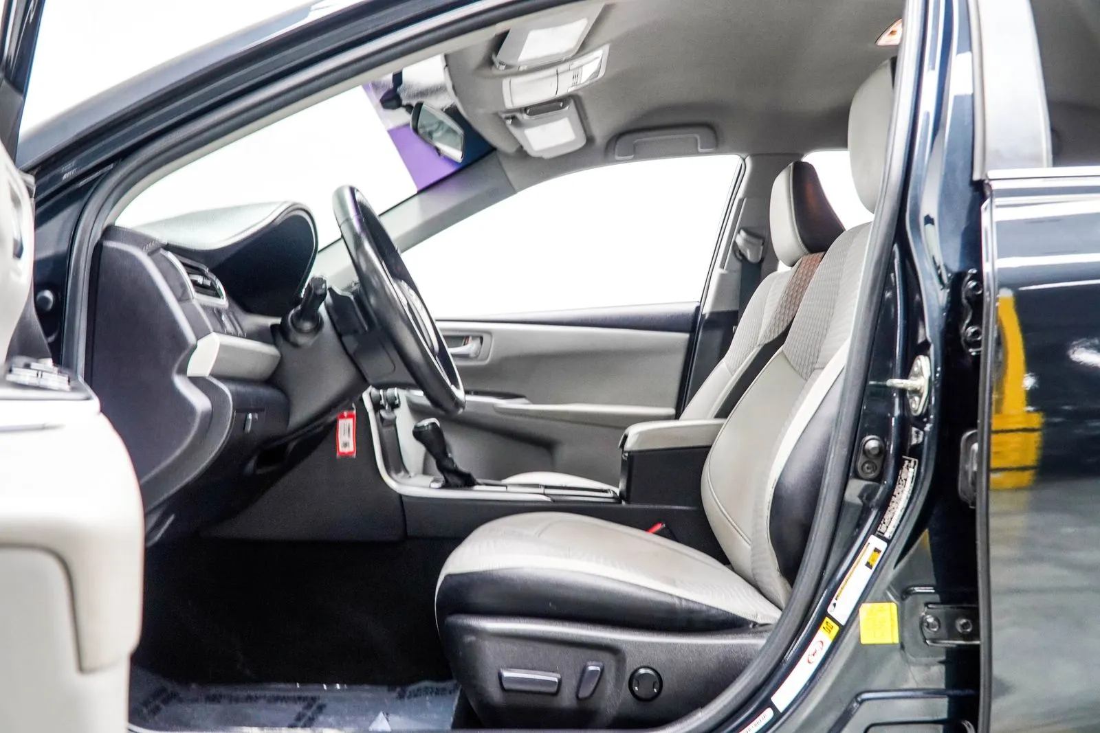 2015 Toyota Camry SE, photo 31