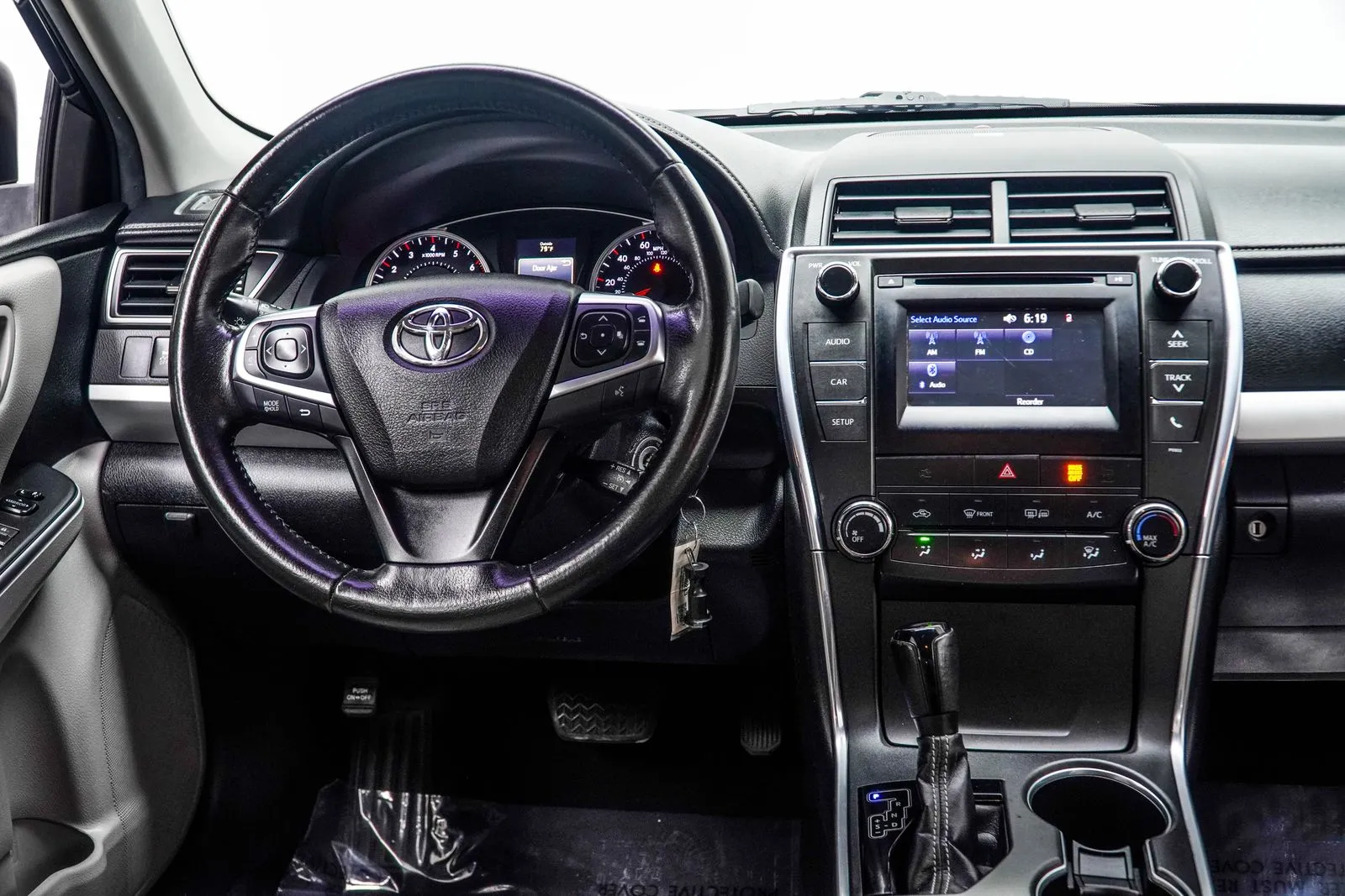 2015 Toyota Camry SE, photo 15