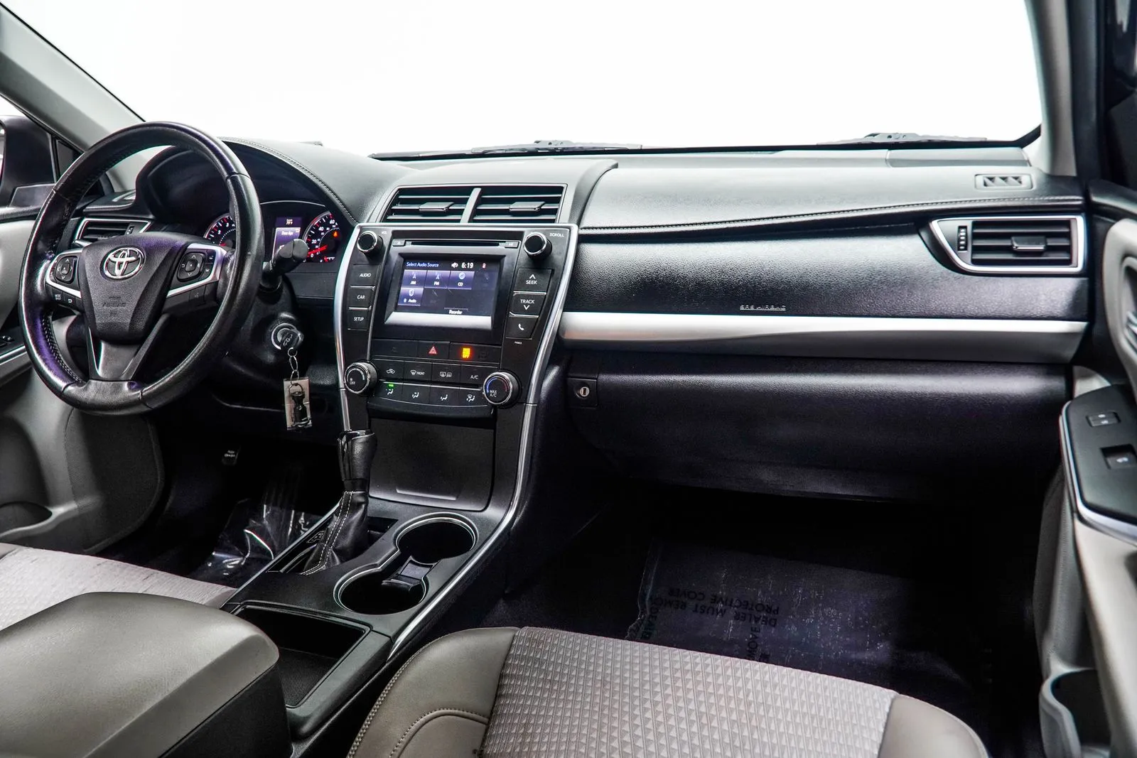 2015 Toyota Camry SE, photo 17