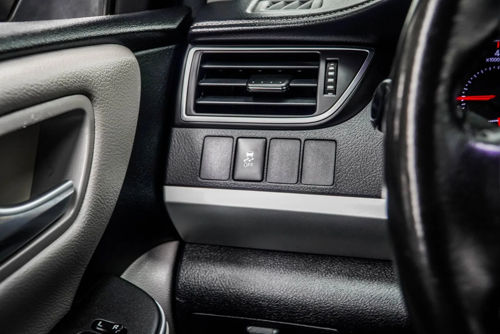 2015 Toyota Camry SE, photo 25