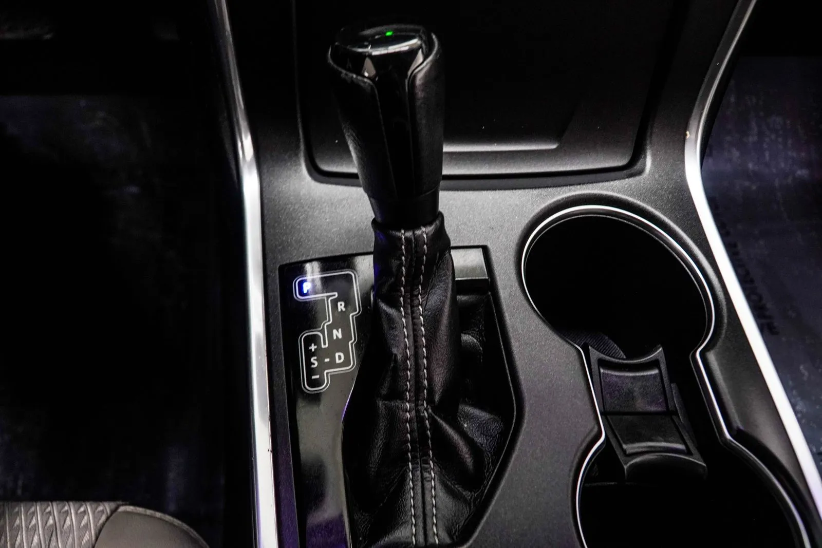 2015 Toyota Camry SE, photo 19